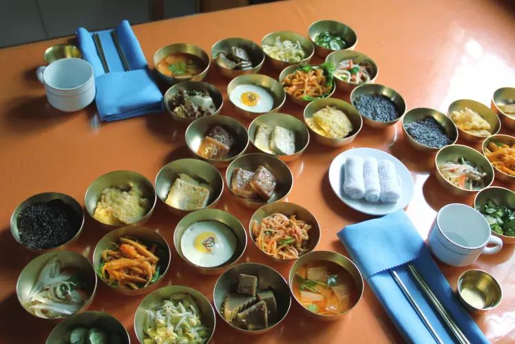 north-korean-lunch