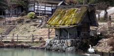Traditional_style_thatched_wooden_buildings_in_Takayama_Japan